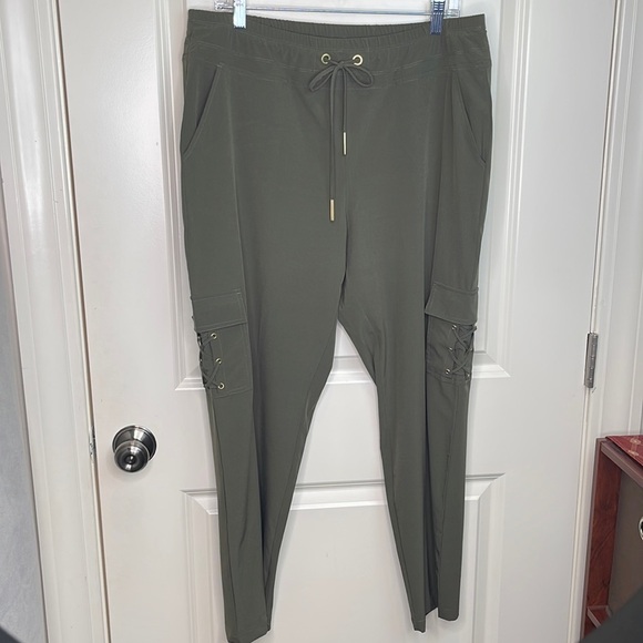 Chico’s Zenergy Green Activewear Jogger Pants - Picture 3 of 16